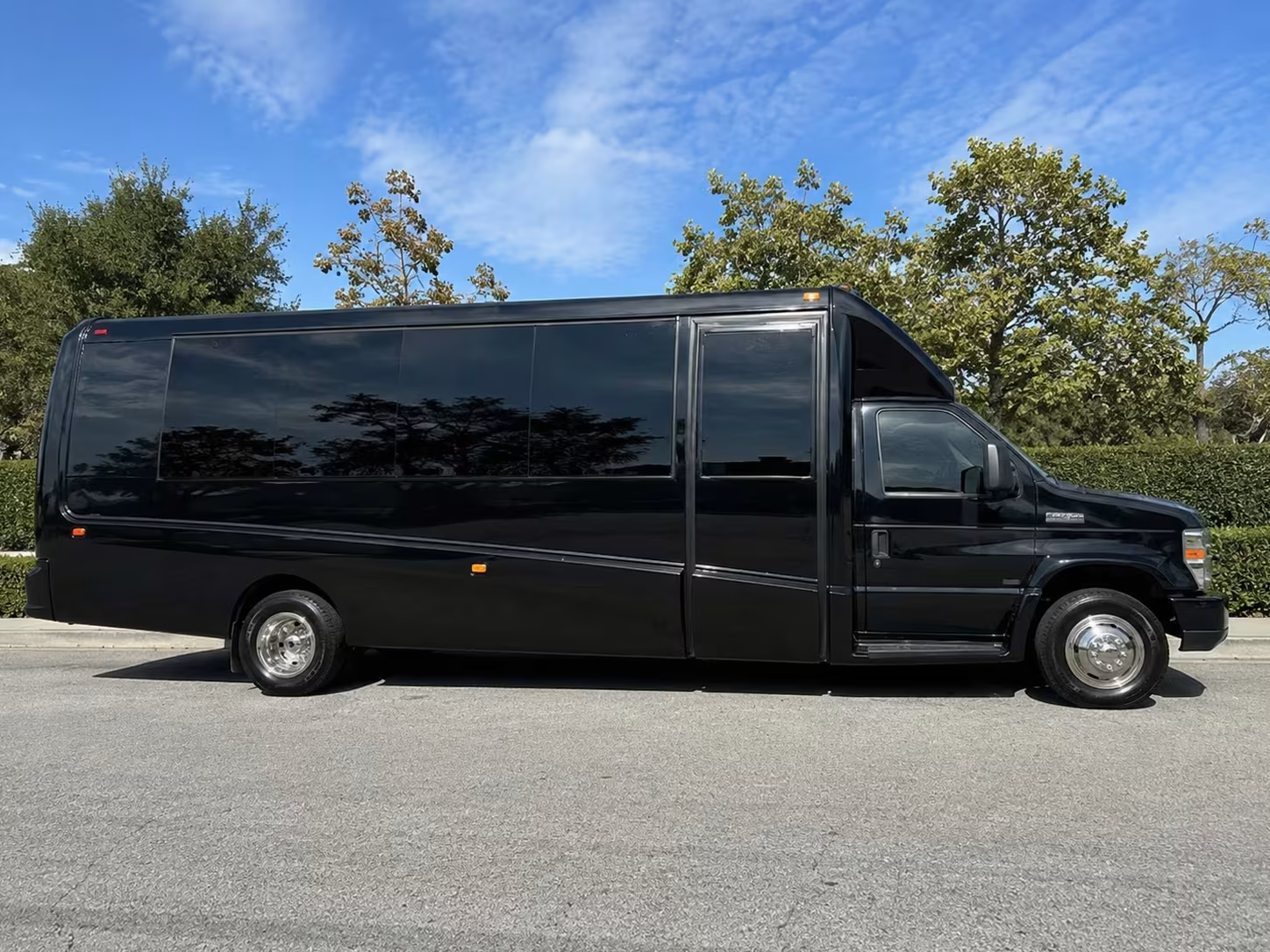 oakland minibus rentals for training exercises and base visits