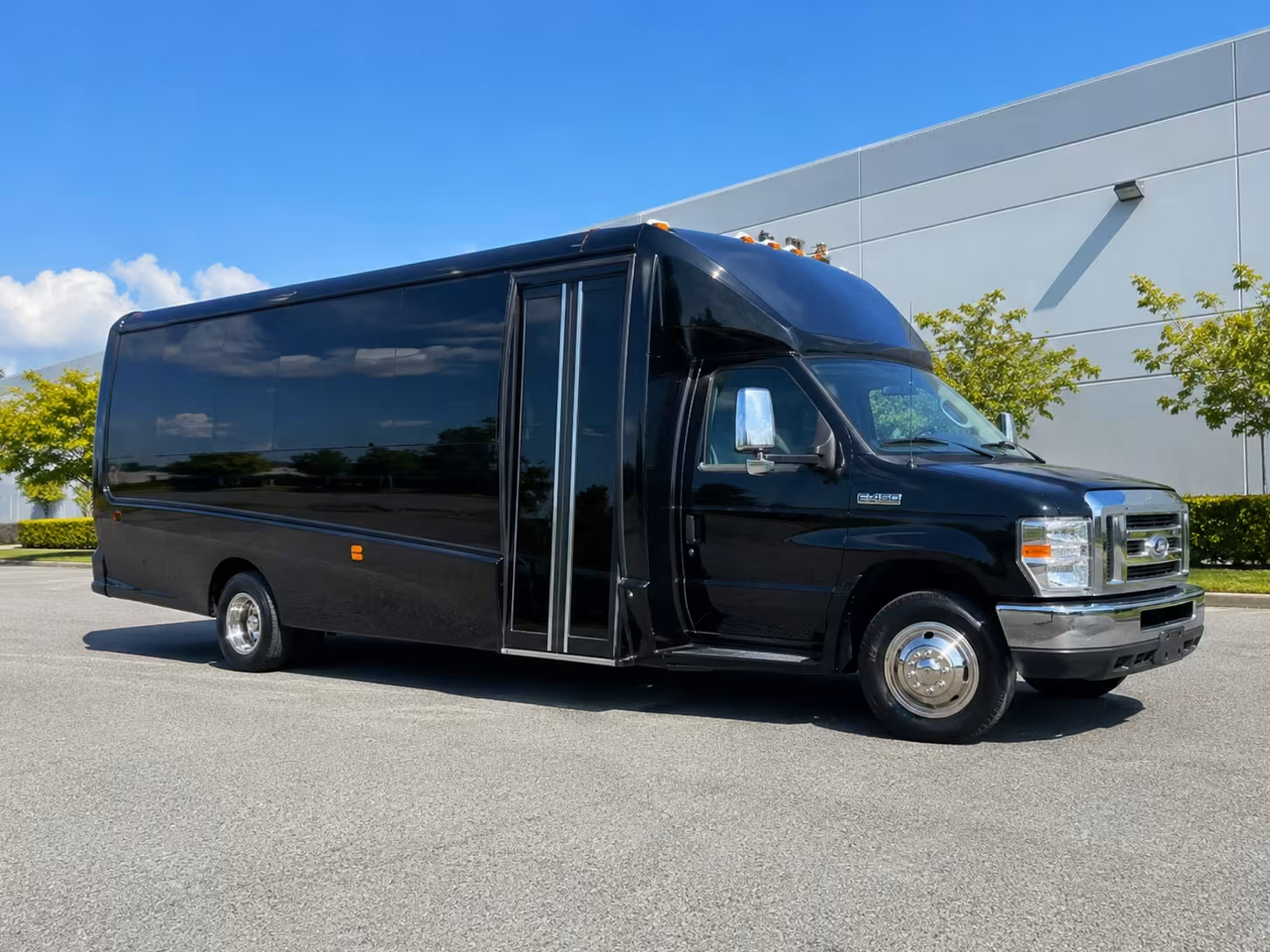 party bus and minibus rentals for oakland concert nights